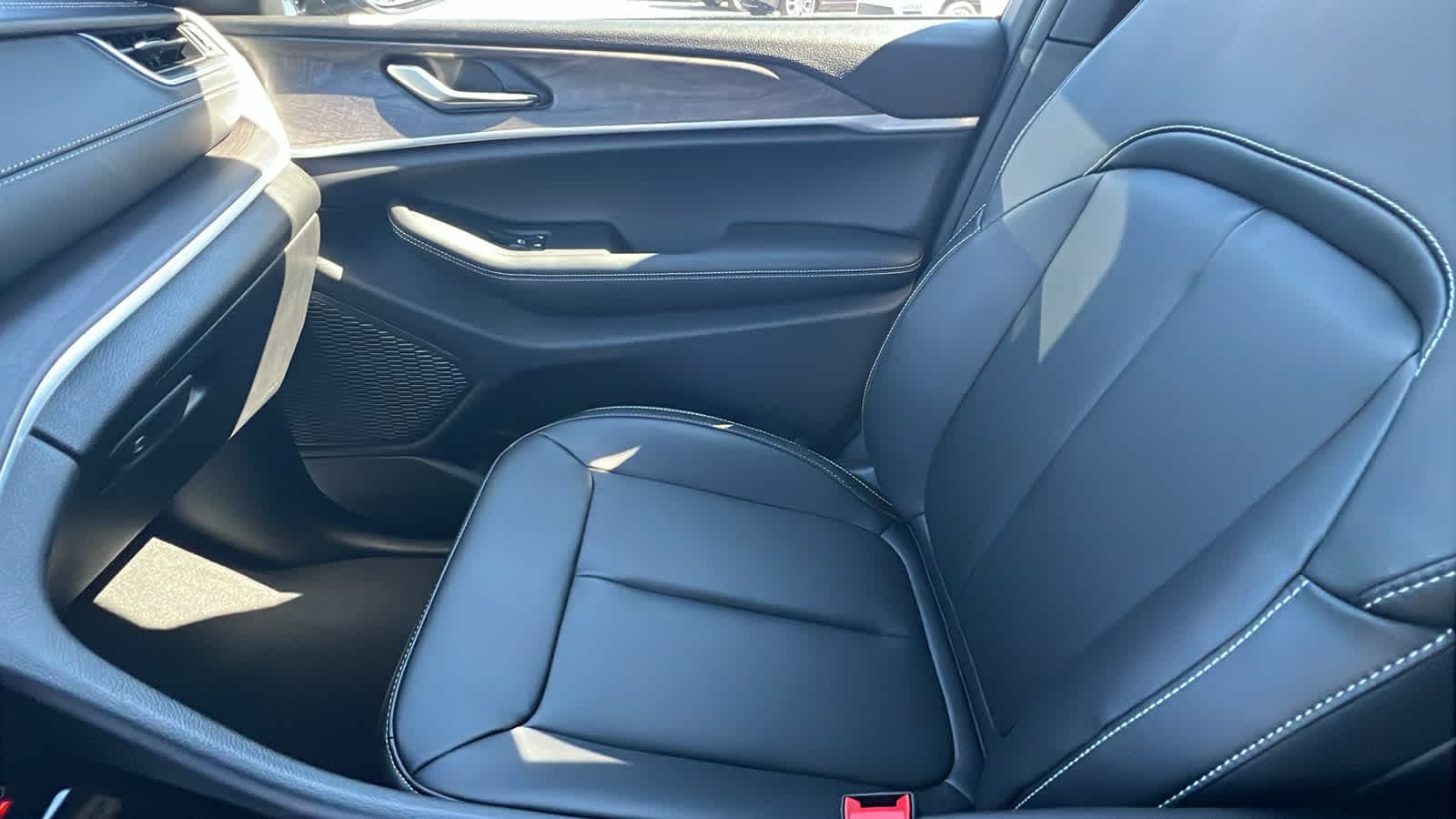 Thumbnail: 2025 Jeep Grand Cherokee - 12