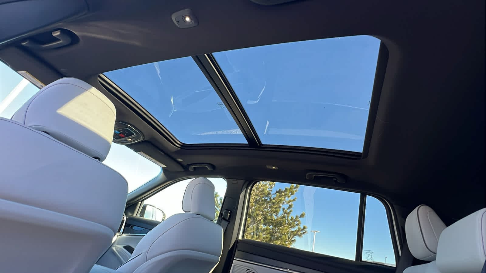 Thumbnail: 2025 Jeep Wagoneer S - 31