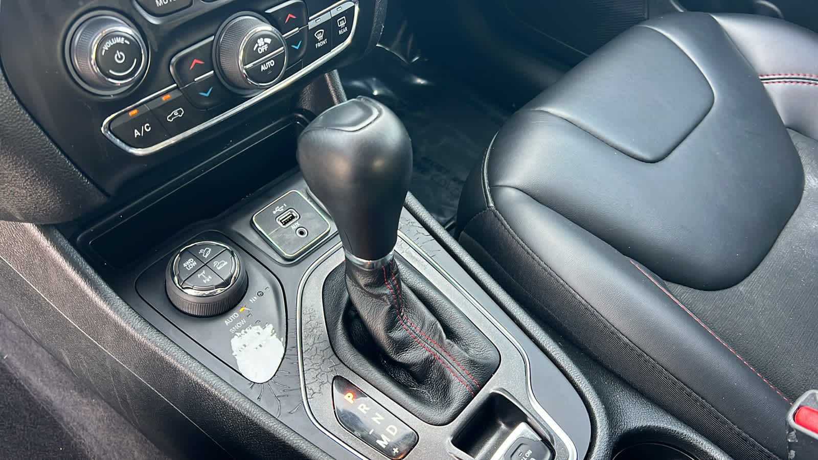 Thumbnail: 2022 Jeep Cherokee - 13