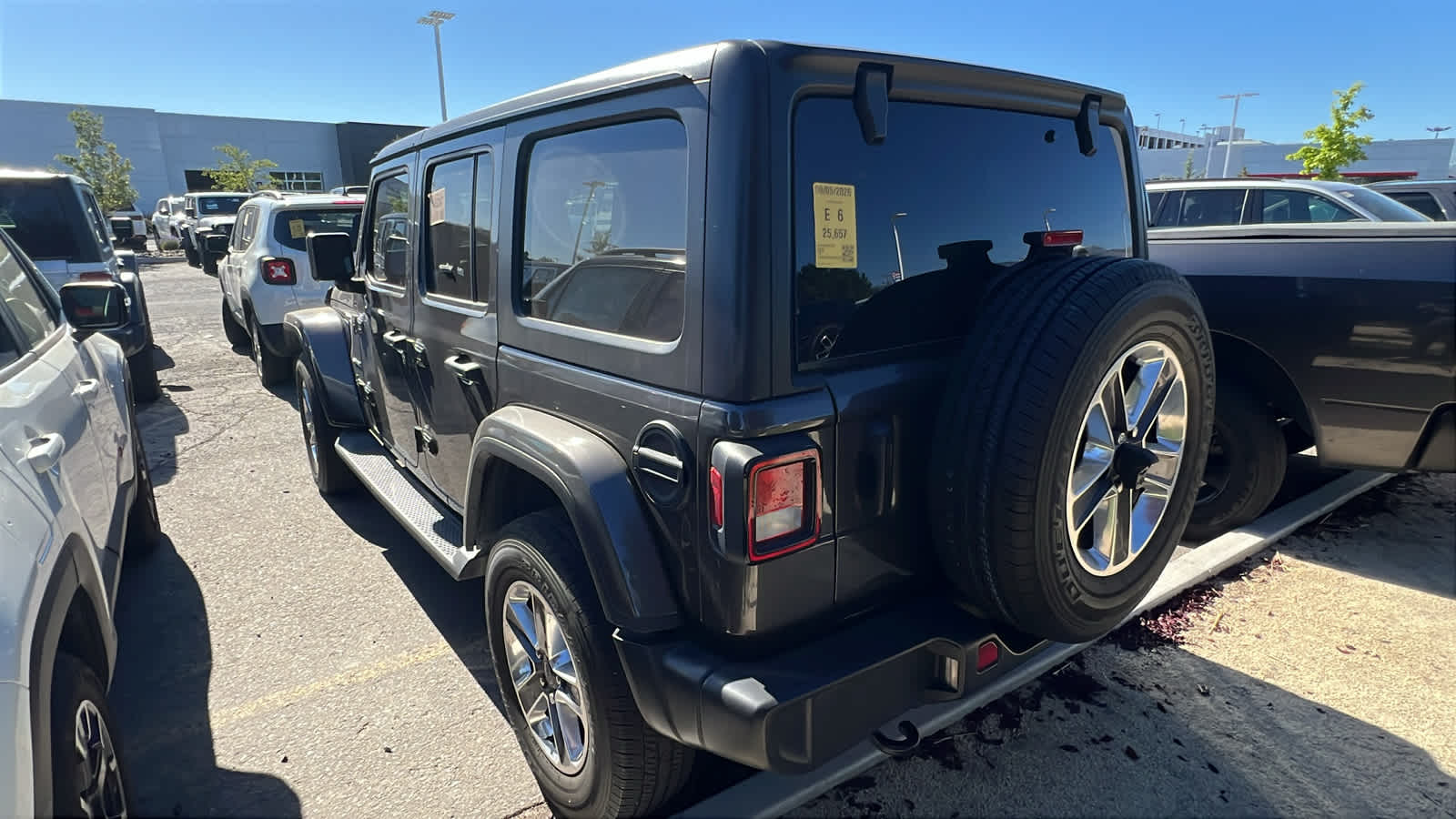 Thumbnail: 2022 Jeep Wrangler - 10