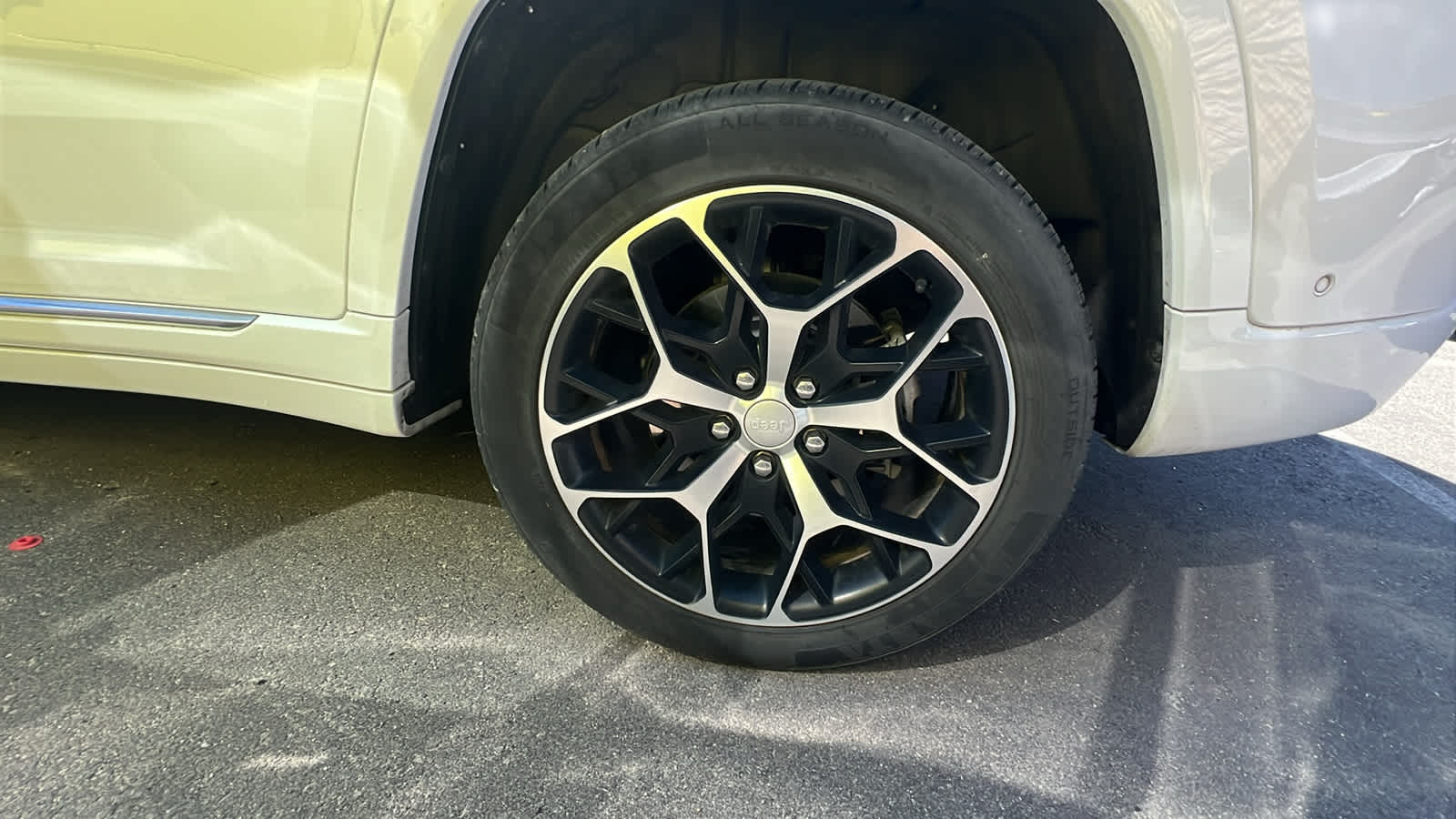 Thumbnail: 2022 Jeep Grand Cherokee - 10