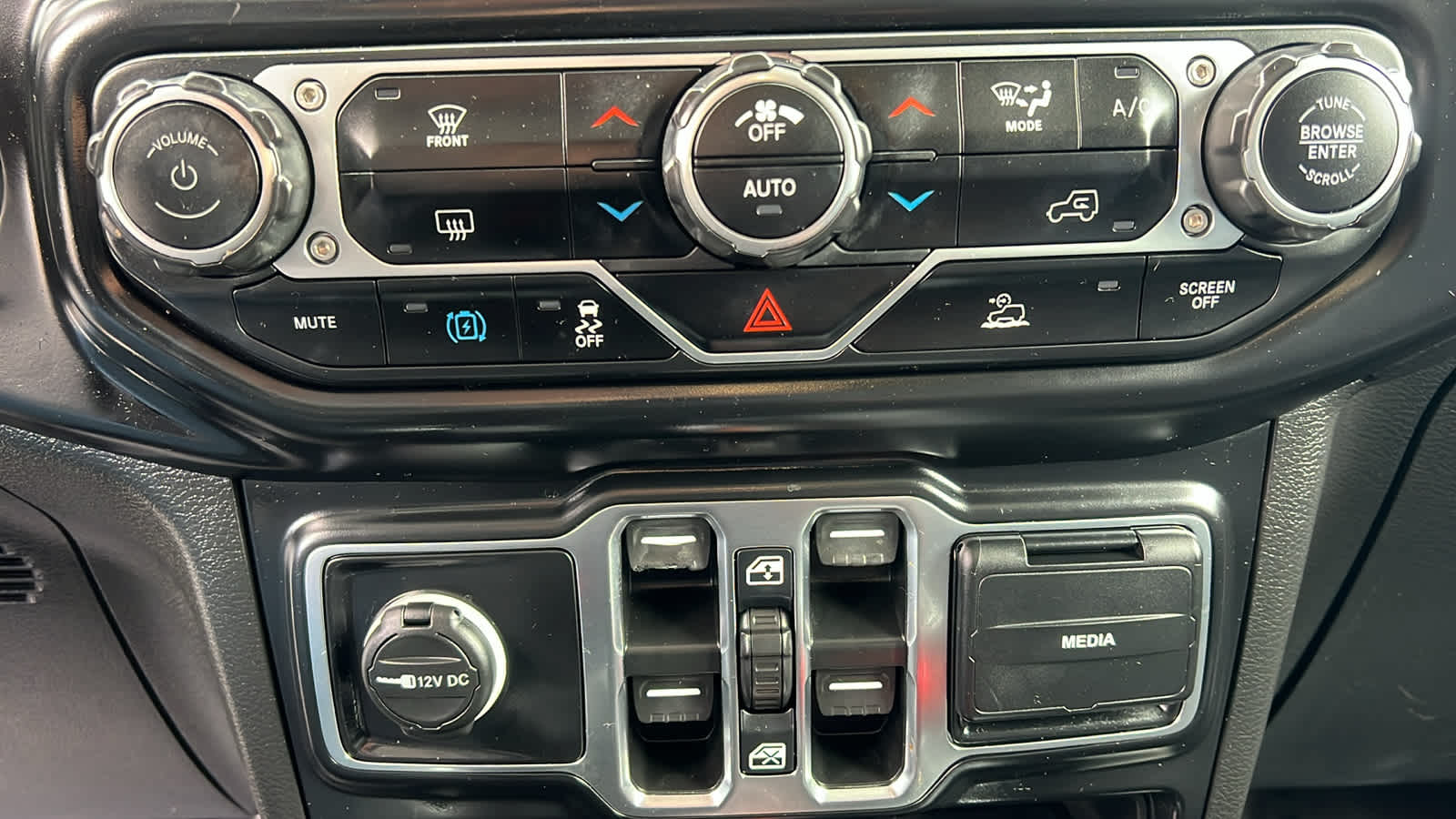 Thumbnail: 2021 Jeep Wrangler - 14