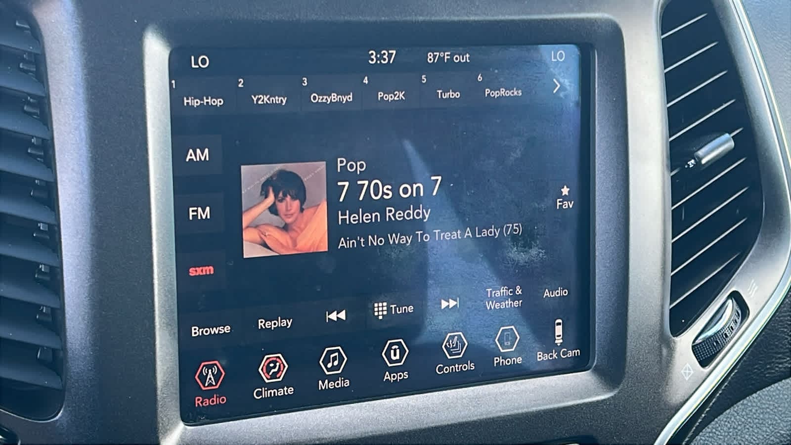 Thumbnail: 2019 Jeep Cherokee - 15