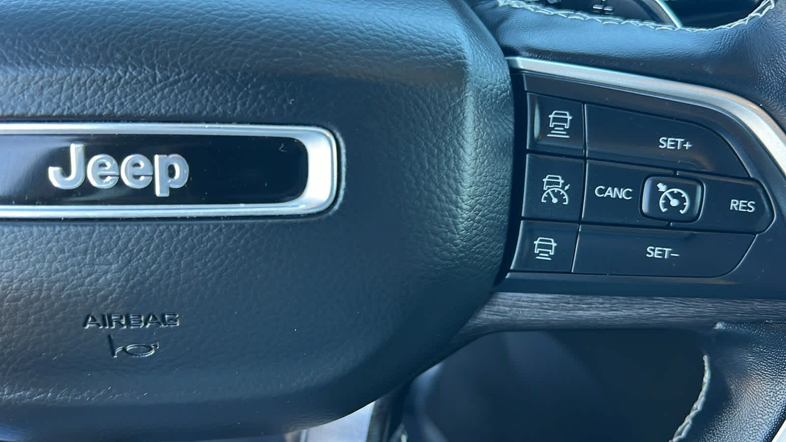 Thumbnail: 2022 Jeep Grand Cherokee - 20