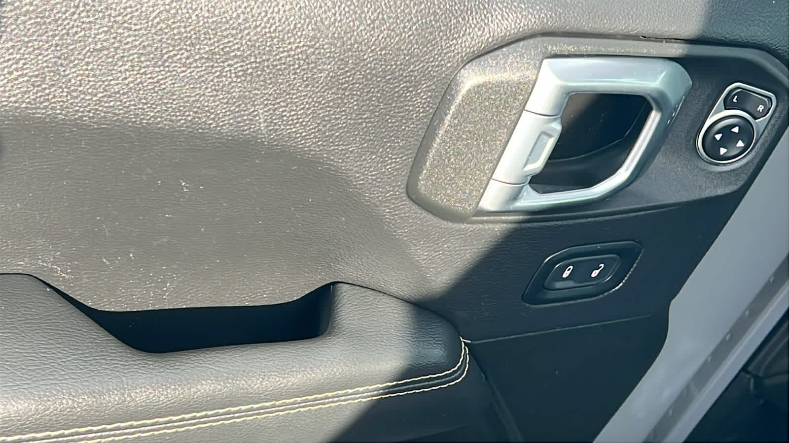 Thumbnail: 2022 Jeep Wrangler - 22