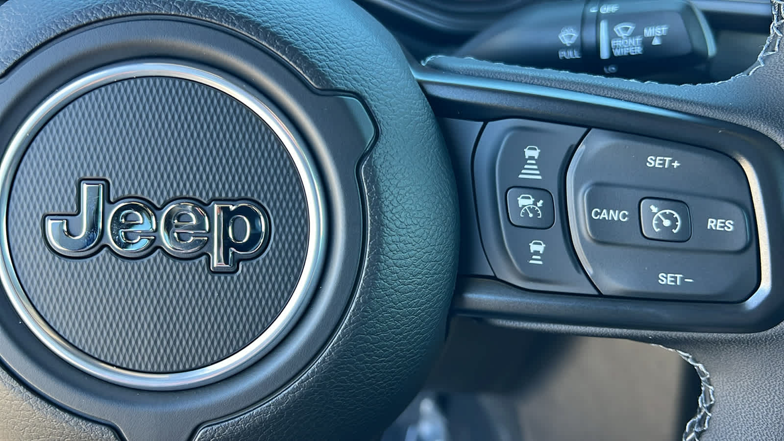 Thumbnail: 2025 Jeep Gladiator - 20