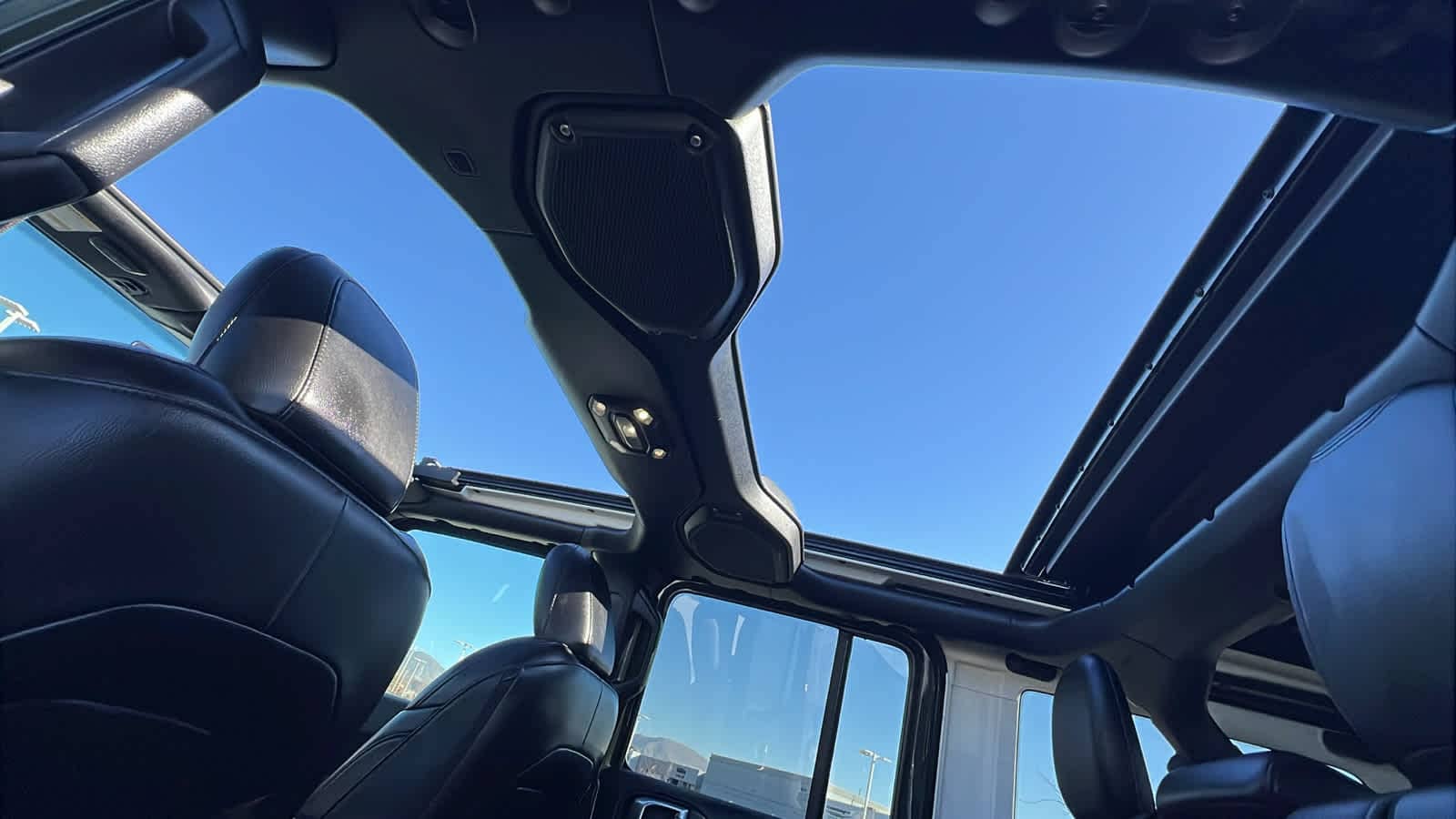 Thumbnail: 2023 Jeep Wrangler - 31