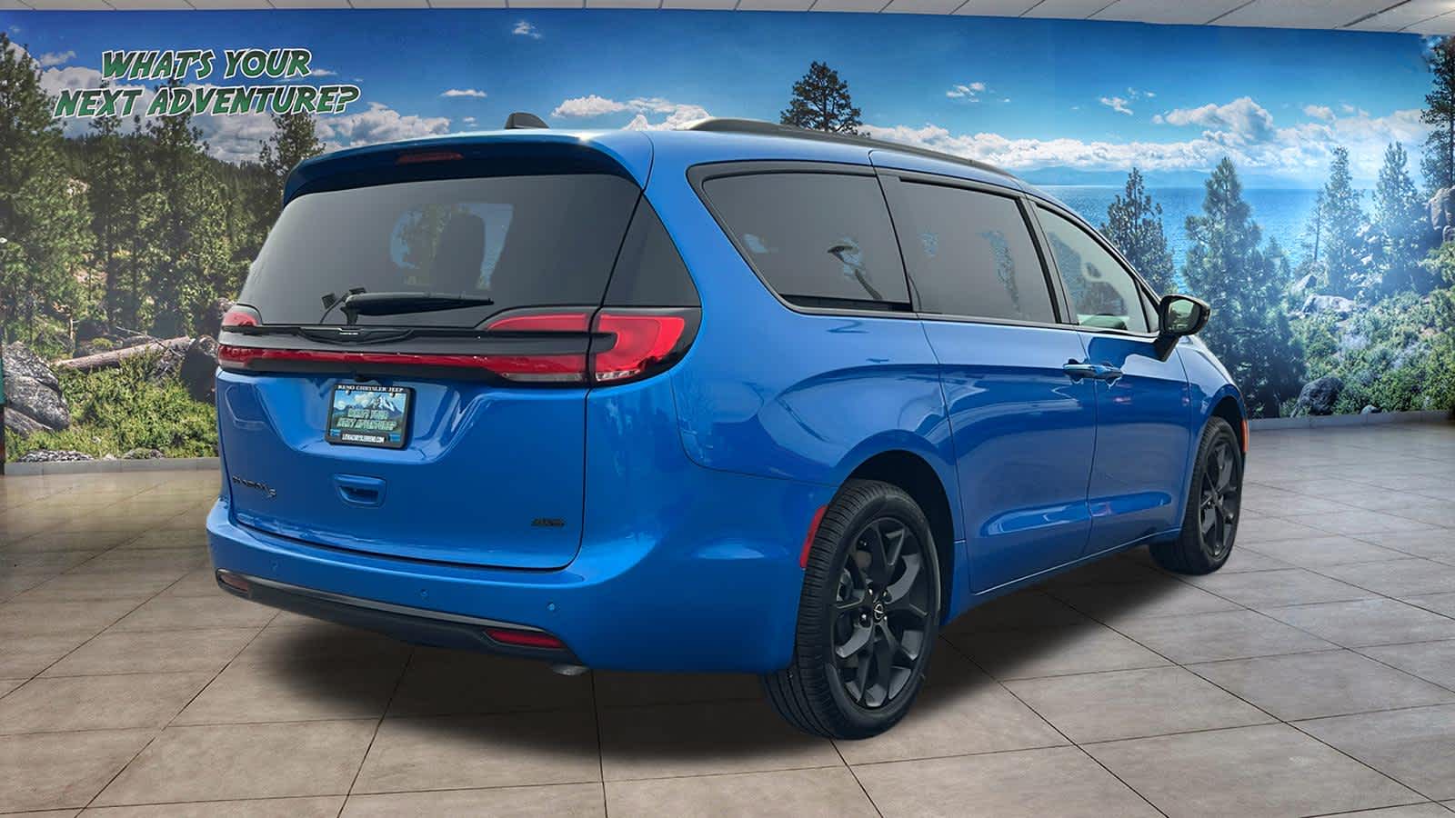 Thumbnail: 2026 Chrysler Pacifica - 5