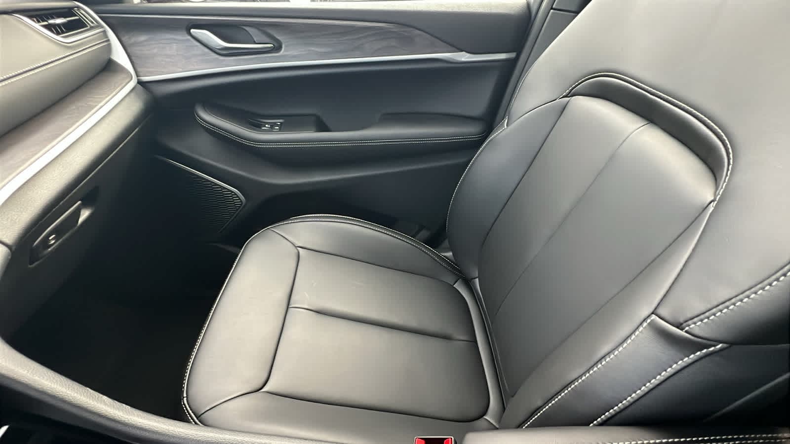 Thumbnail: 2025 Jeep Grand Cherokee - 12