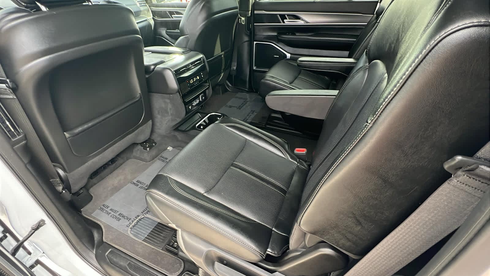 Thumbnail: 2025 Jeep Wagoneer - 24