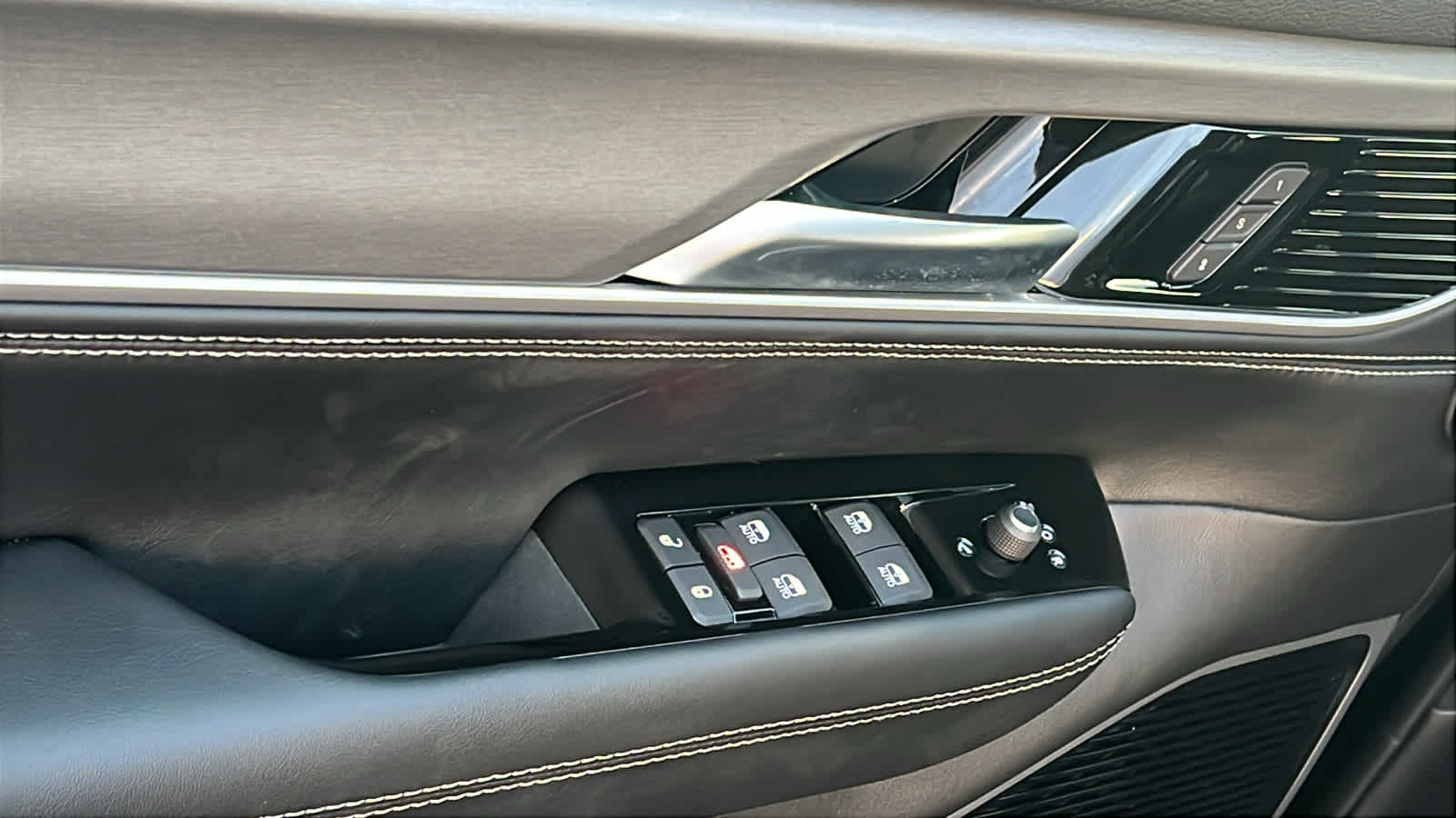 Thumbnail: 2026 Jeep Grand Wagoneer L - 22