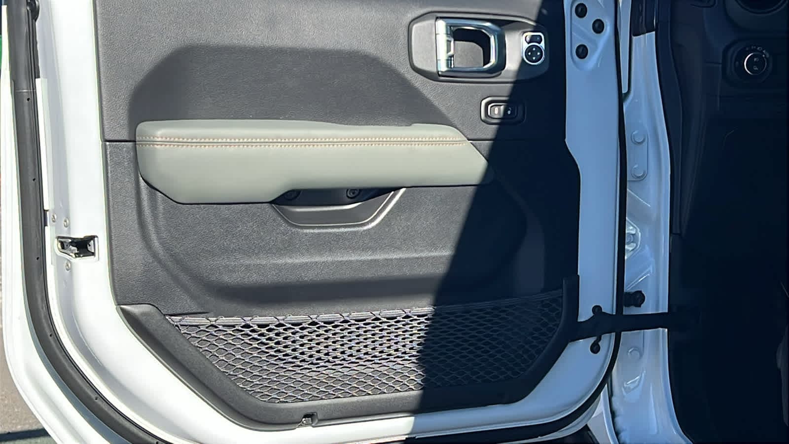 Thumbnail: 2025 Jeep Gladiator - 23