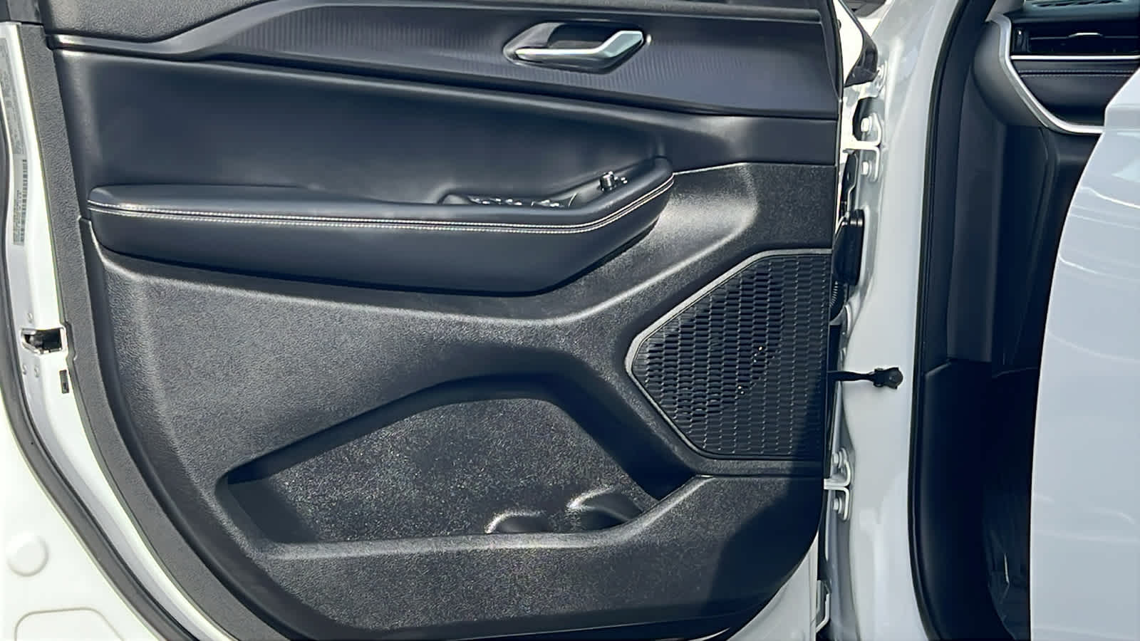 Thumbnail: 2023 Jeep Grand Cherokee - 23