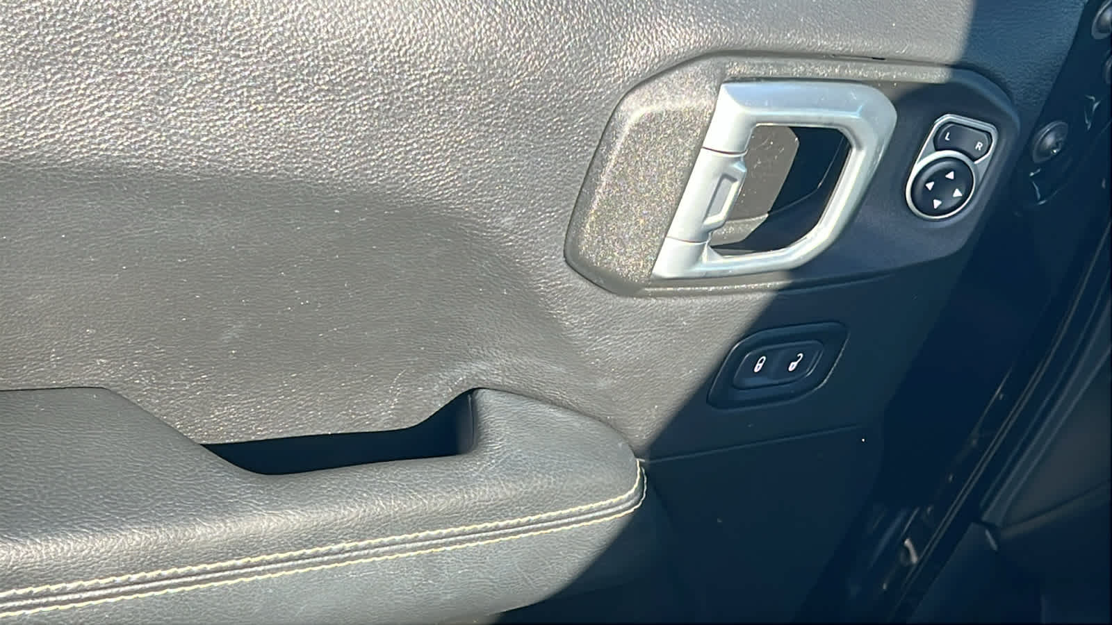 Thumbnail: 2022 Jeep Wrangler - 22