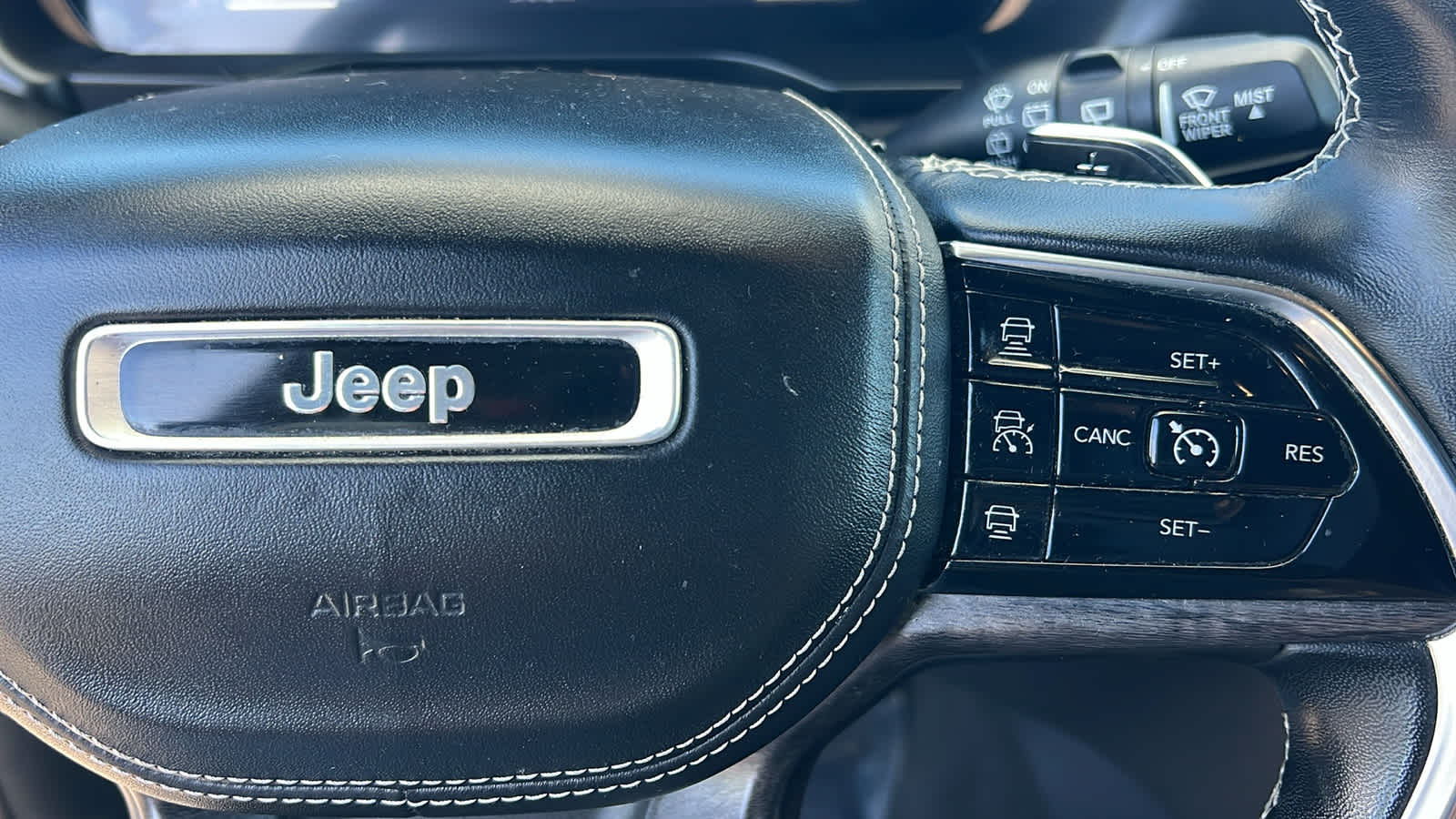2022 Jeep Grand Cherokee Overland 20