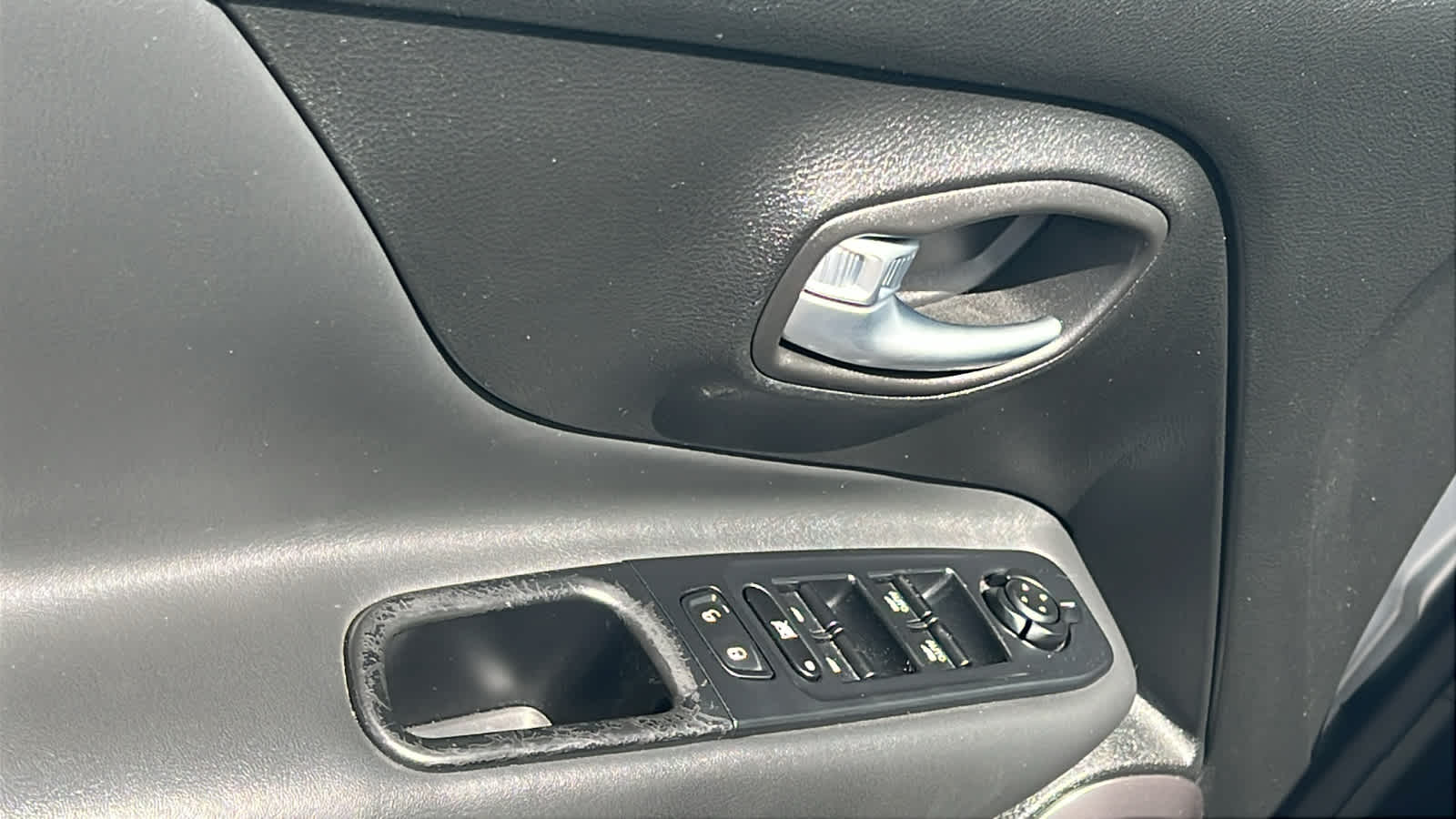 Thumbnail: 2019 Jeep Renegade - 22