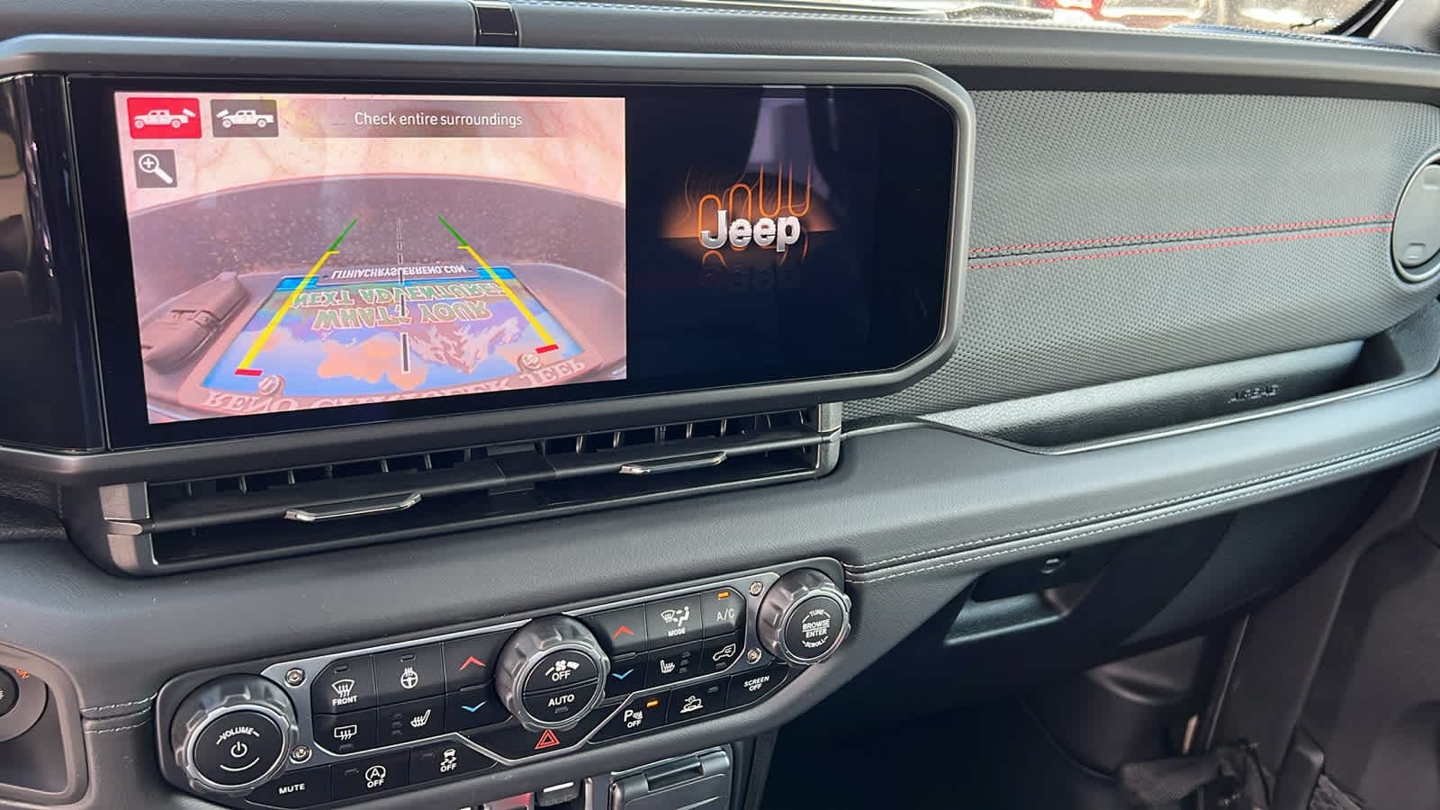 Thumbnail: 2025 Jeep Gladiator - 16