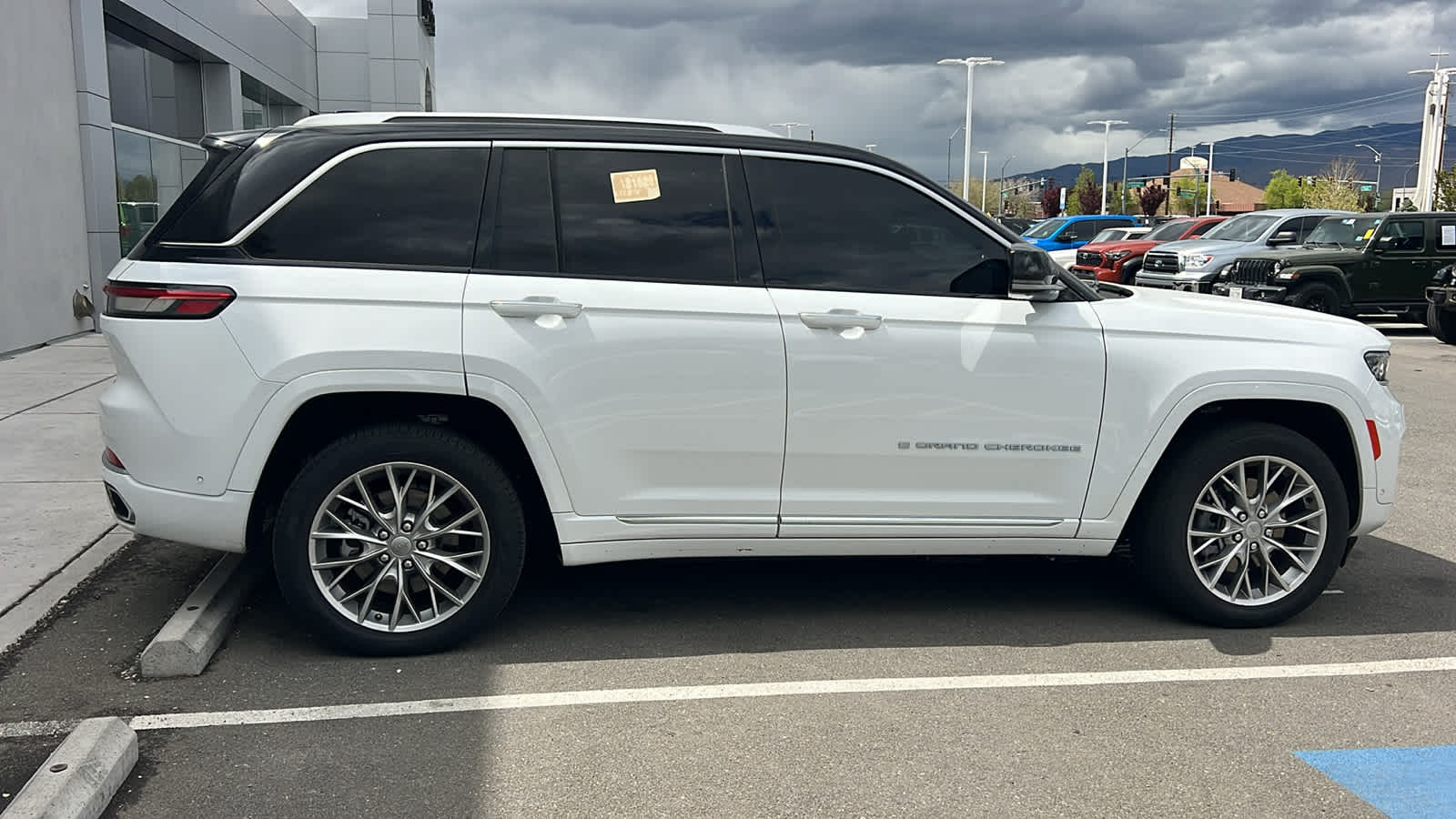 Thumbnail: 2022 Jeep Grand Cherokee - 4