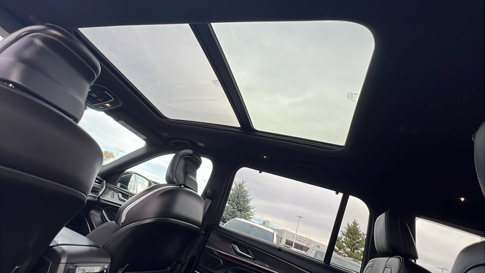 Thumbnail: 2025 Jeep Grand Cherokee L - 31