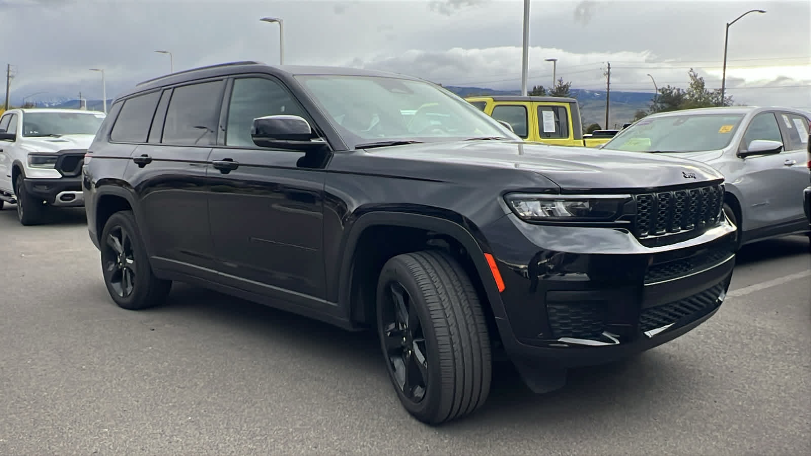 Thumbnail: 2024 Jeep Grand Cherokee L - 3