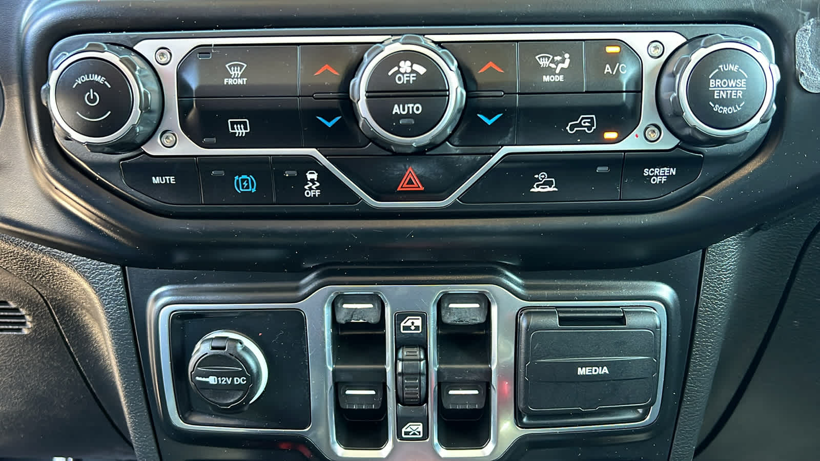 Thumbnail: 2021 Jeep Wrangler - 14