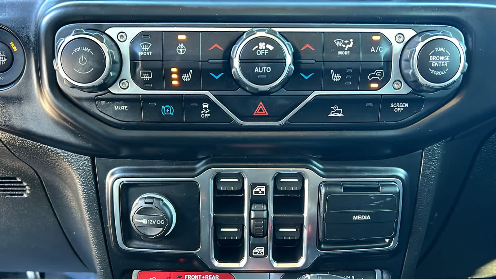 Thumbnail: 2021 Jeep Wrangler - 14