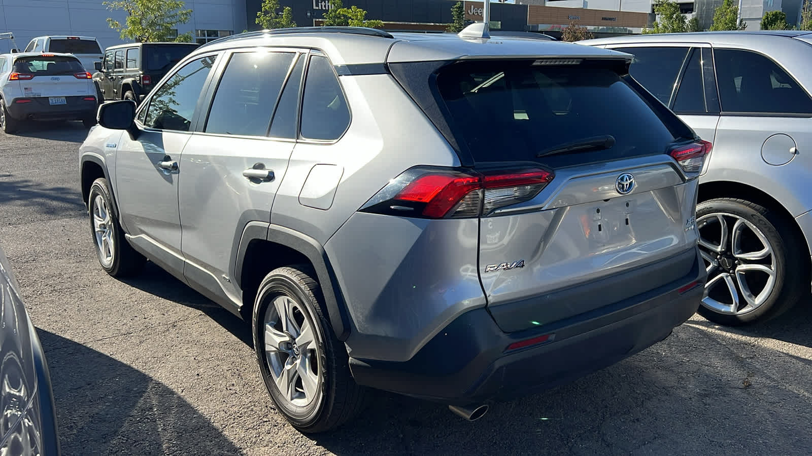 Thumbnail: 2020 Toyota RAV4 - 8