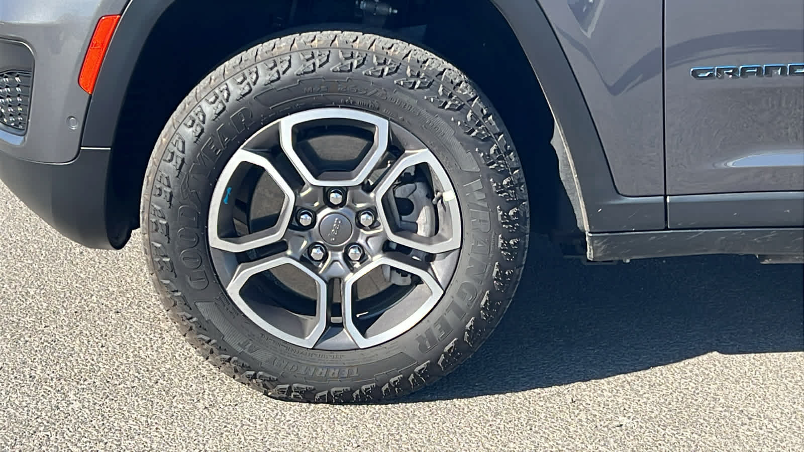 Thumbnail: 2022 Jeep Grand Cherokee - 9