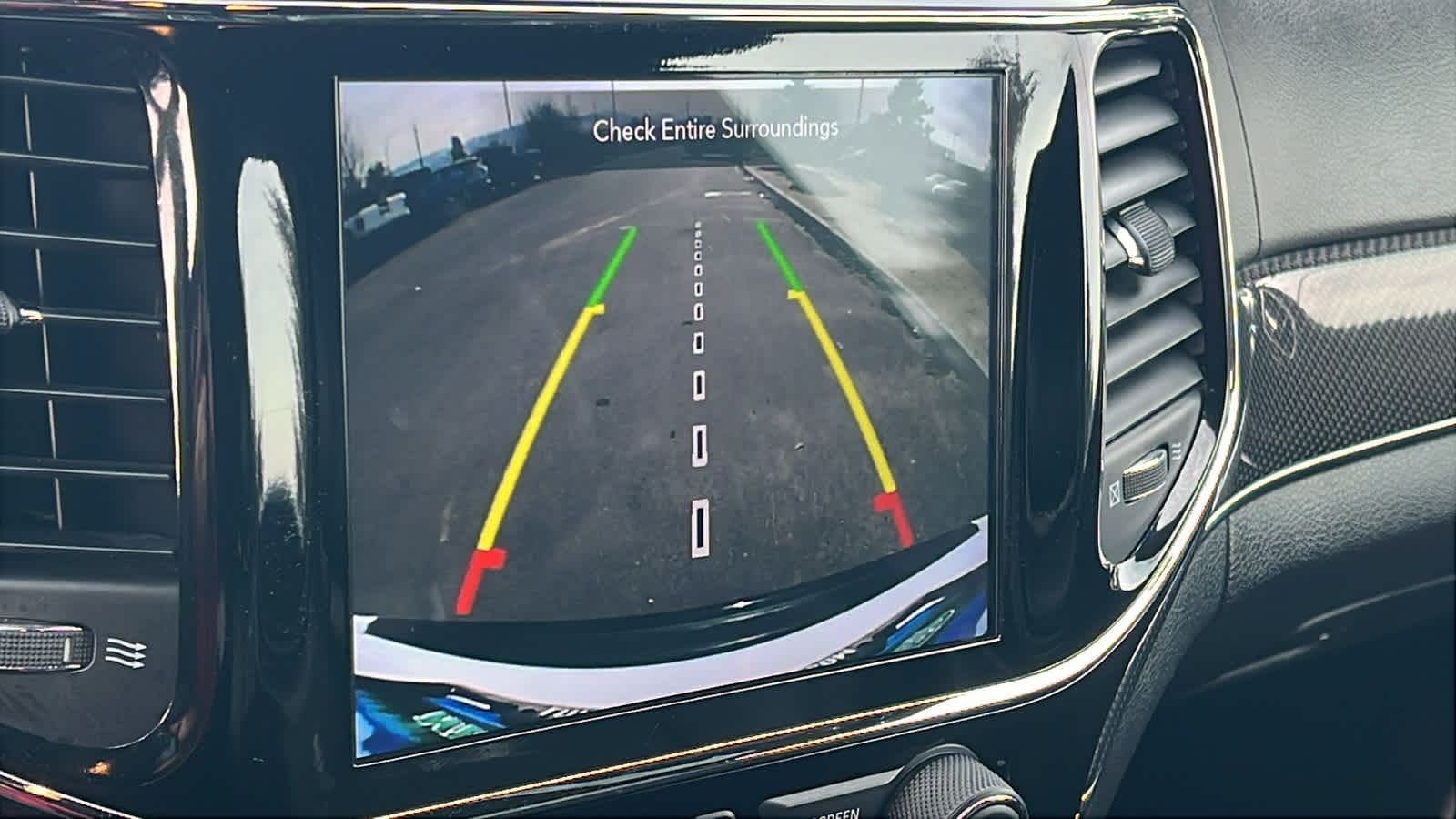 Thumbnail: 2020 Jeep Grand Cherokee - 16