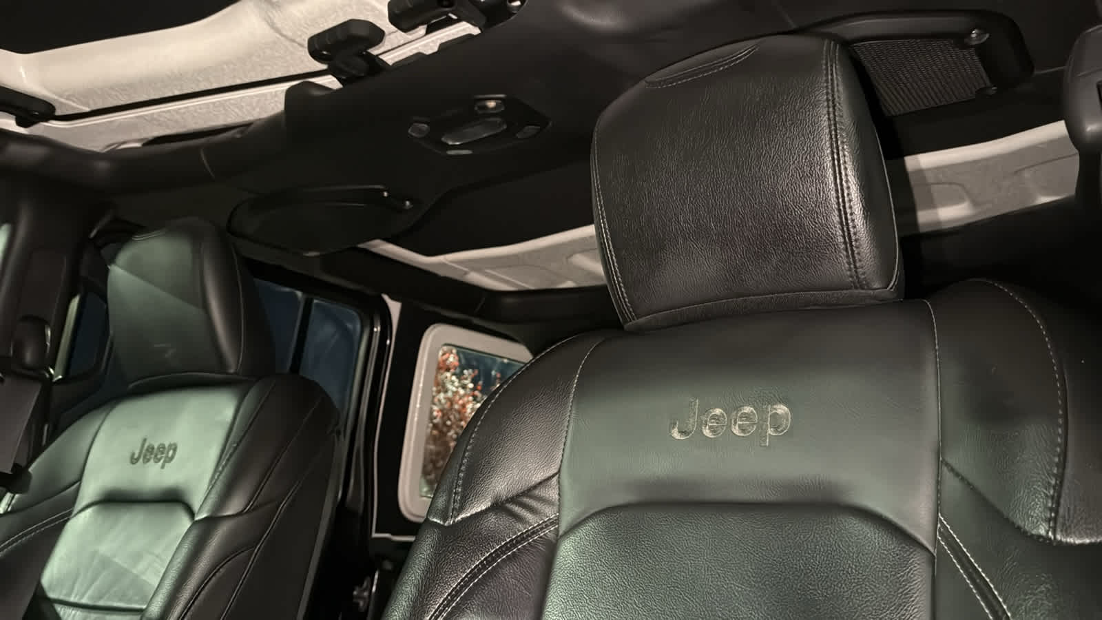 Thumbnail: 2019 Jeep Wrangler - 11