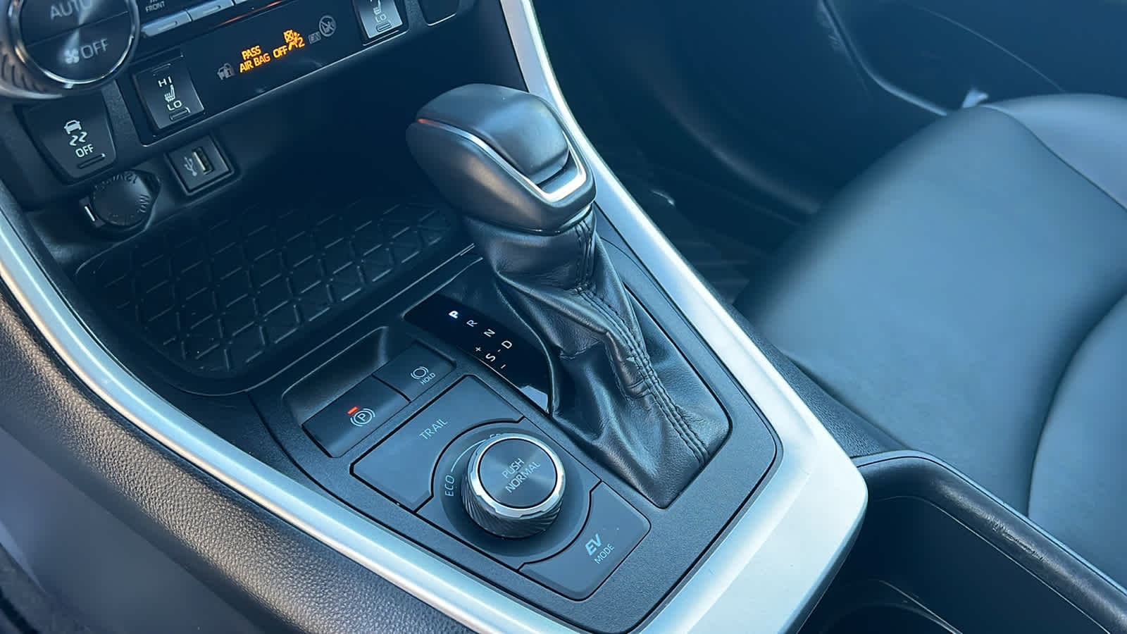 Thumbnail: 2024 Toyota RAV4 - 13