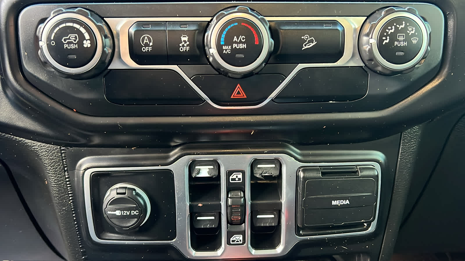 Thumbnail: 2020 Jeep Wrangler - 14