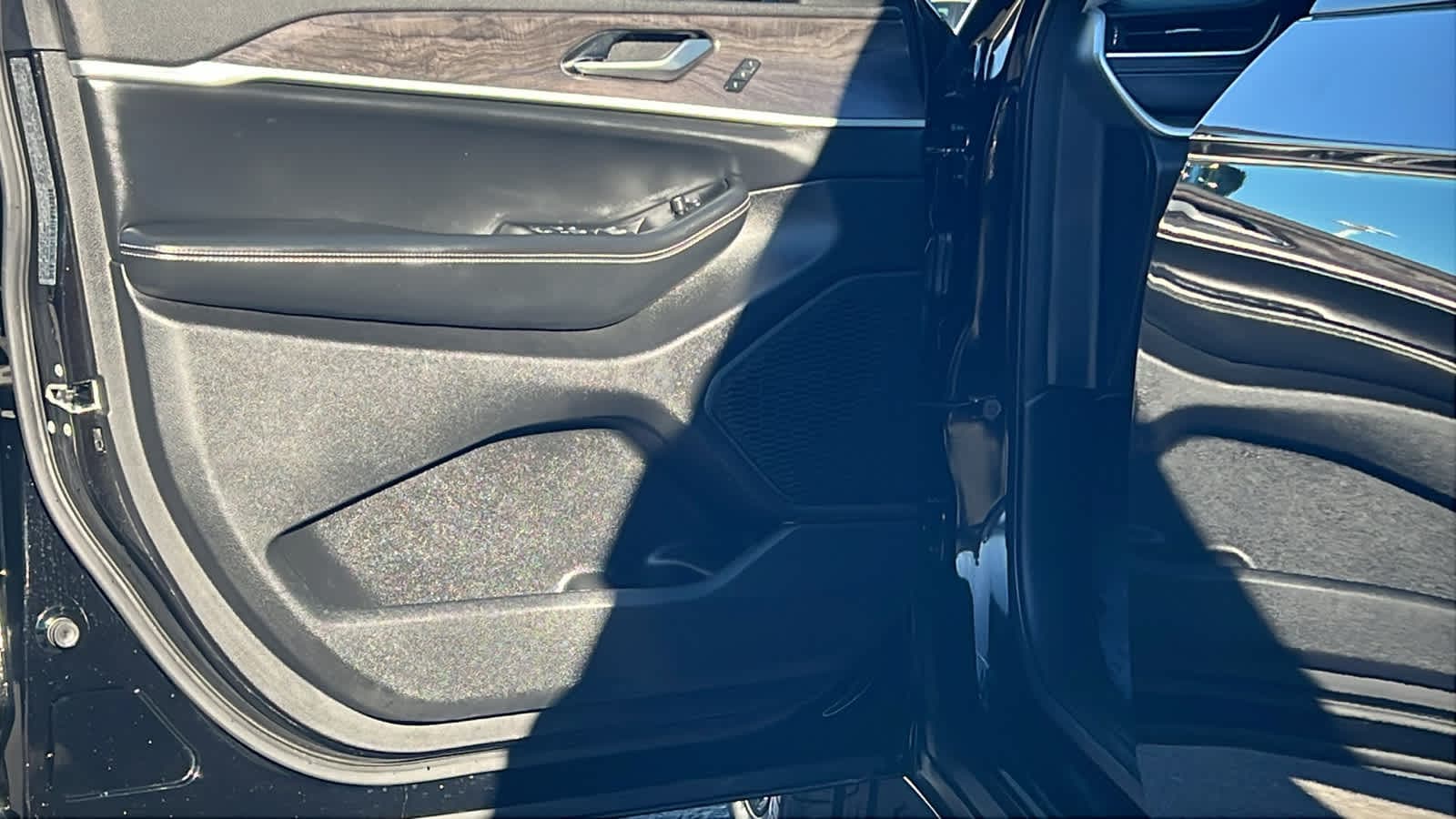 Thumbnail: 2023 Jeep Grand Cherokee - 23