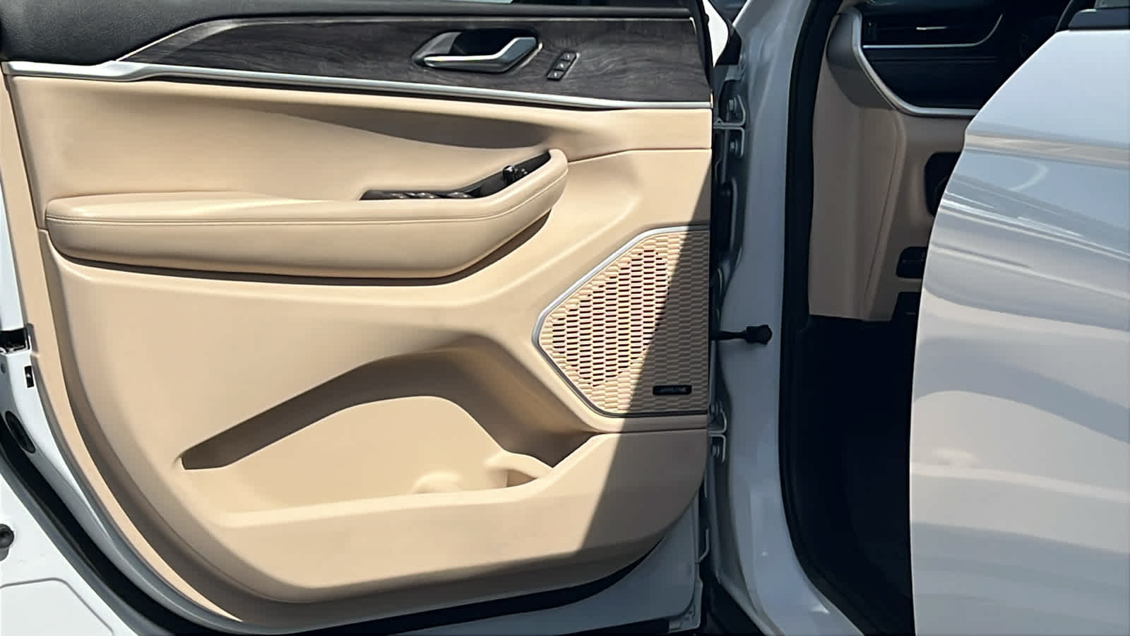 Thumbnail: 2021 Jeep Grand Cherokee L - 23