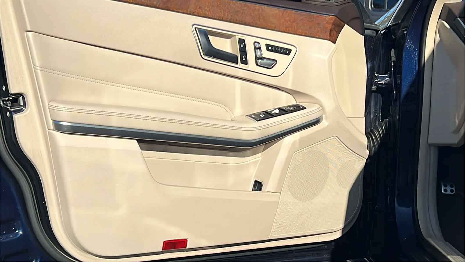 Thumbnail: 2014 Mercedes-Benz E-Class - 23