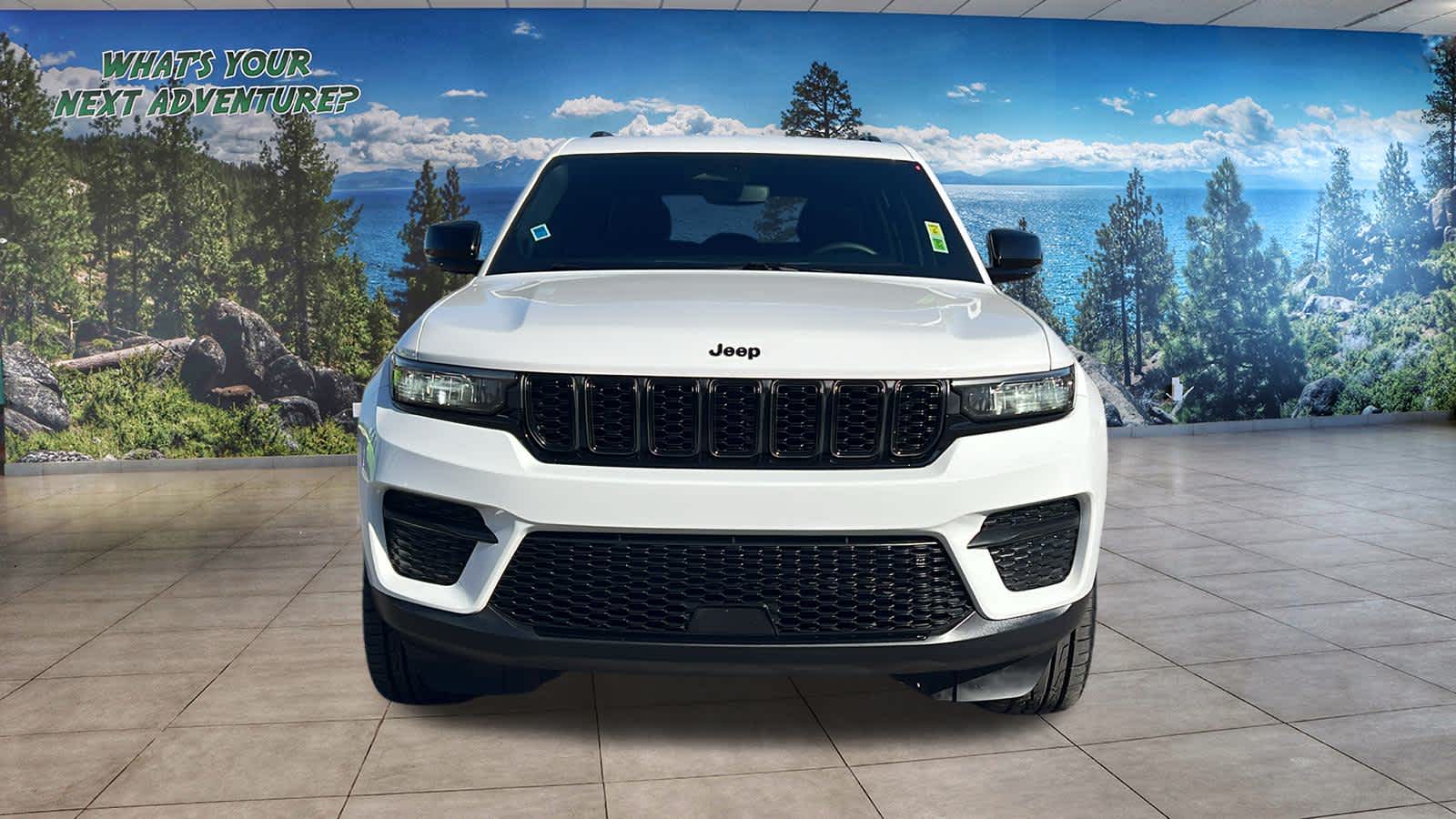 2023 Jeep Grand Cherokee Altitude photo 2