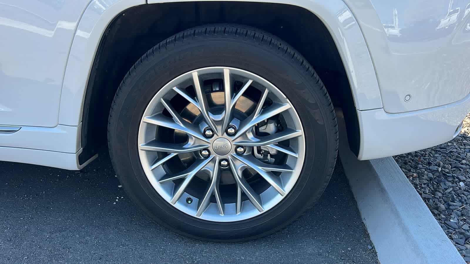 Thumbnail: 2023 Jeep Grand Cherokee - 9