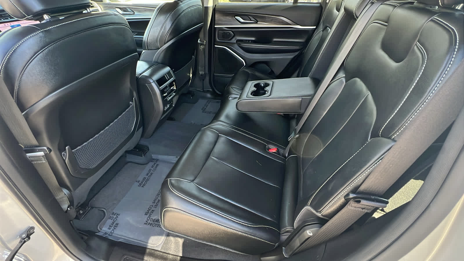 Thumbnail: 2022 Jeep Grand Cherokee - 24