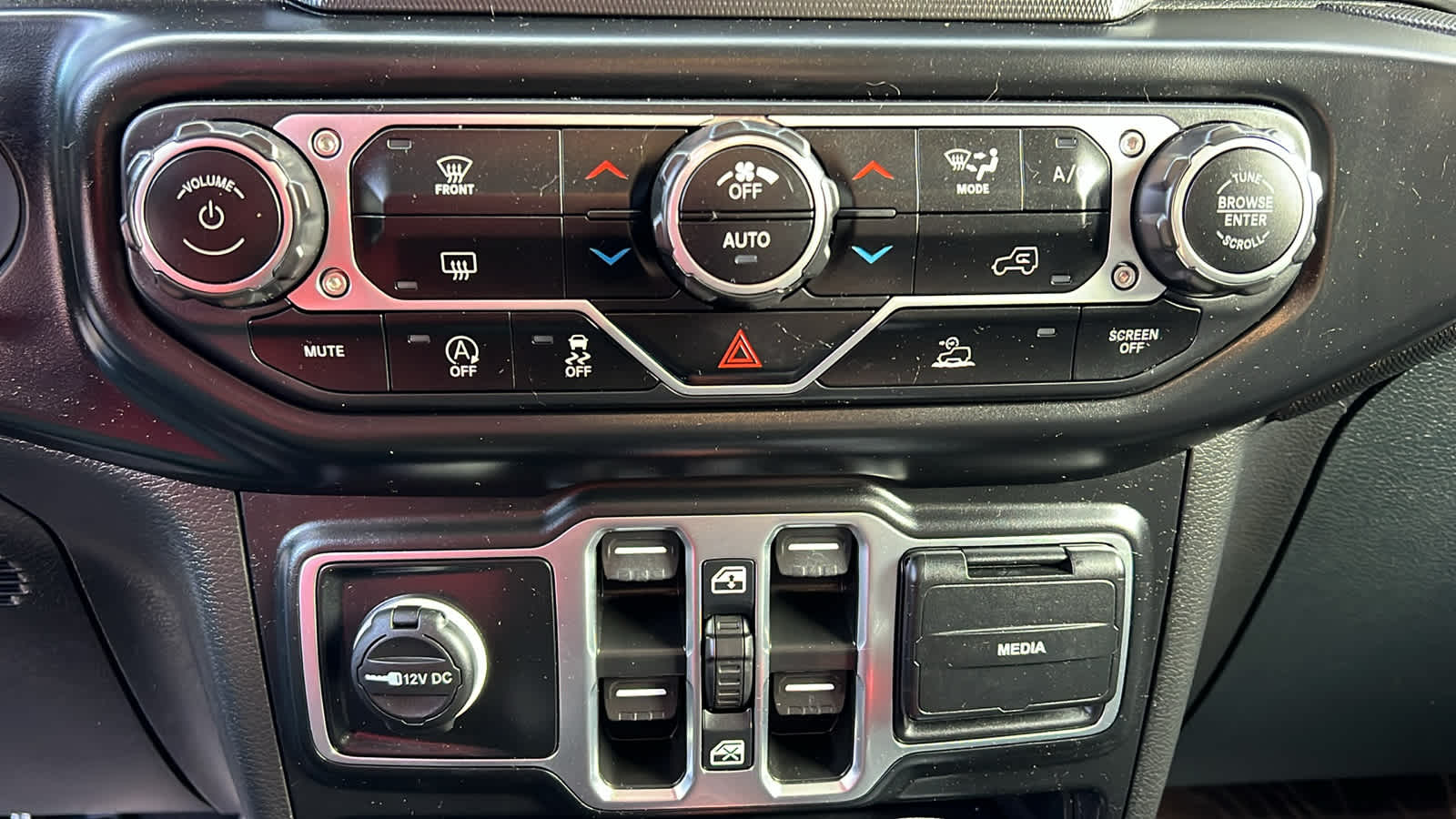 Thumbnail: 2023 Jeep Wrangler - 14