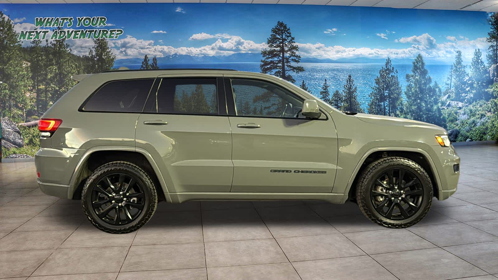 Thumbnail: 2020 Jeep Grand Cherokee - 4