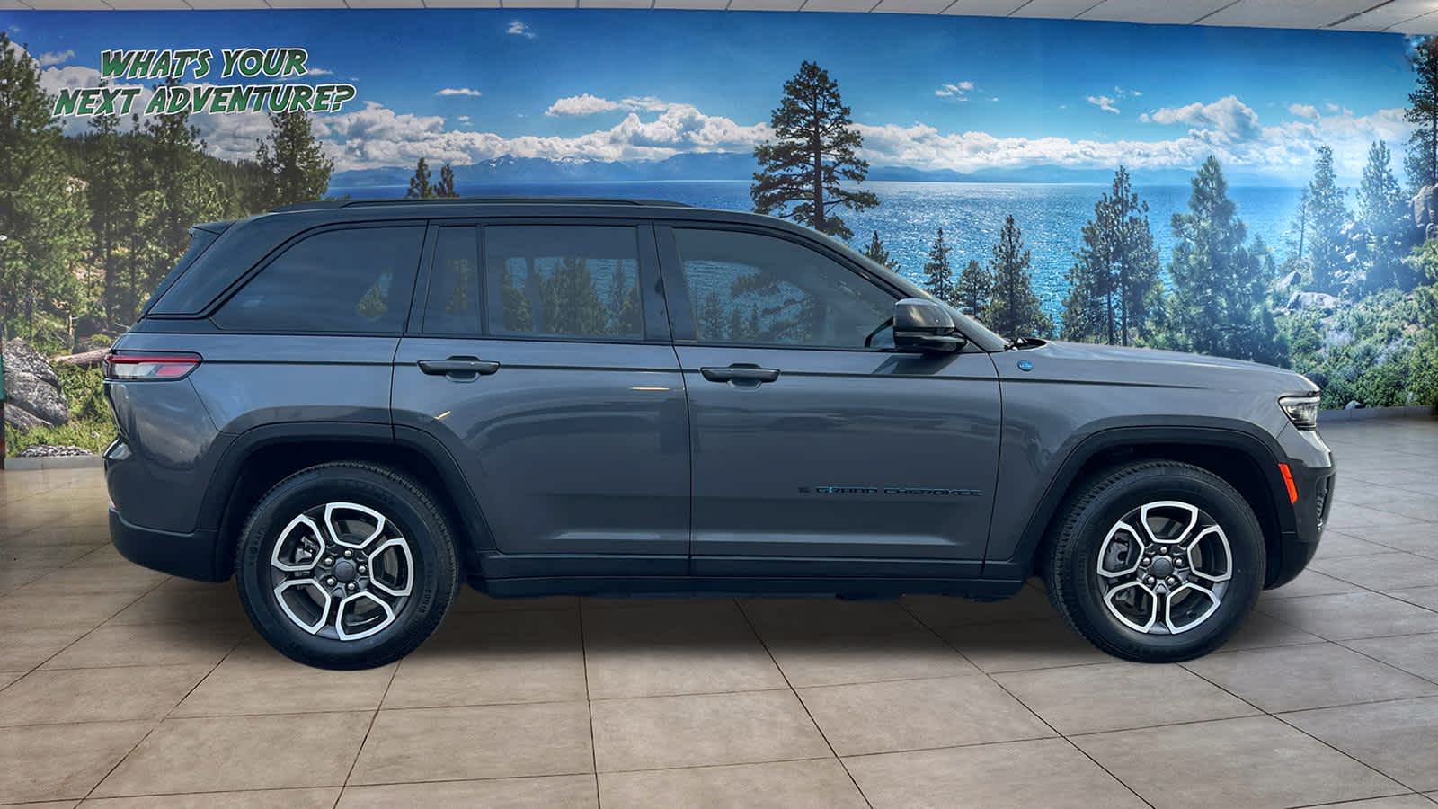 Thumbnail: 2022 Jeep Grand Cherokee - 4