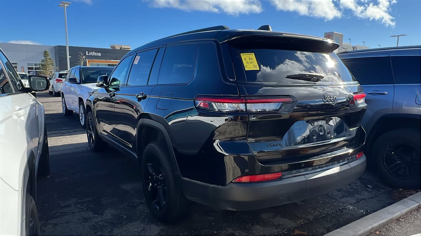 Thumbnail: 2023 Jeep Grand Cherokee - 7