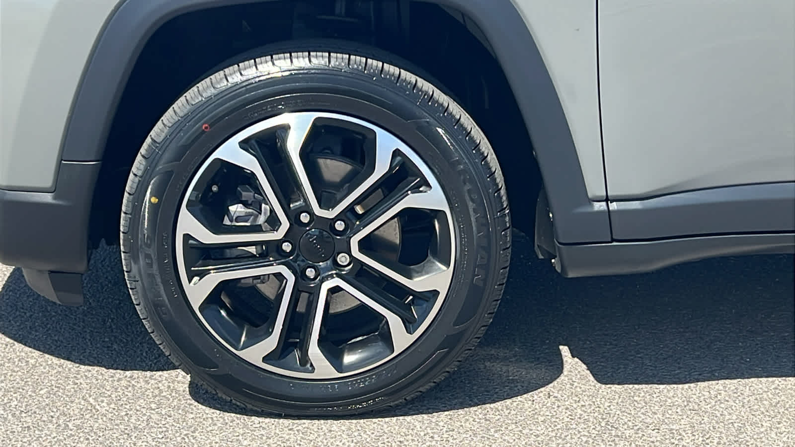 Thumbnail: 2022 Jeep Compass - 9
