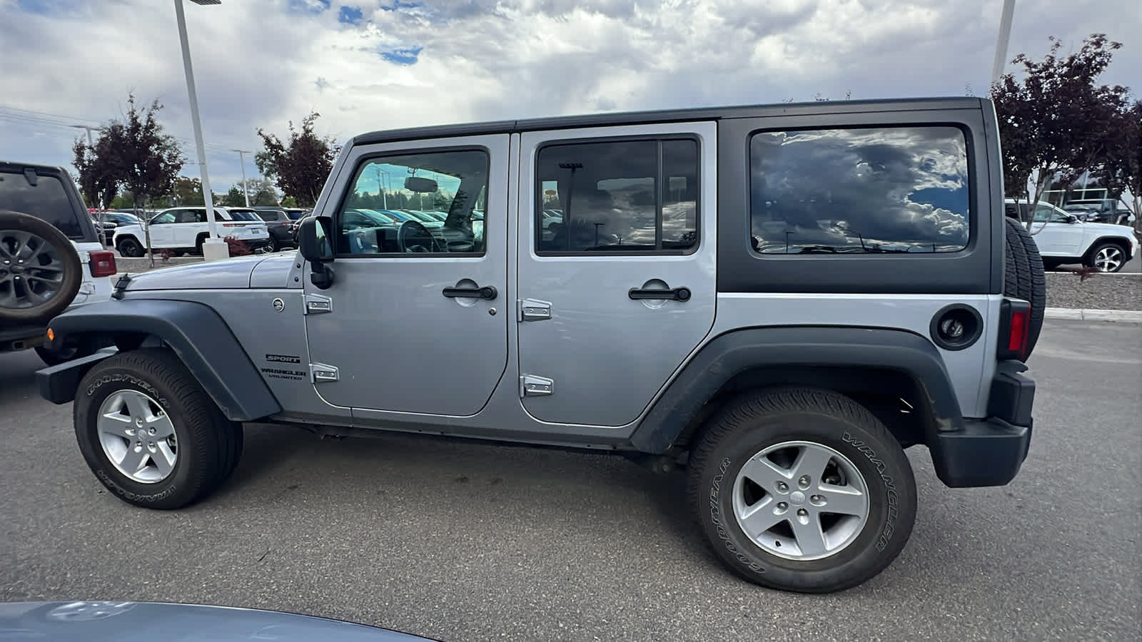 Thumbnail: 2015 Jeep Wrangler - 8