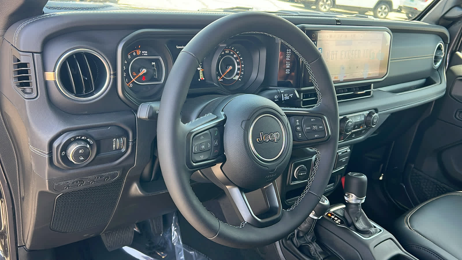 Thumbnail: 2025 Jeep Gladiator - 10