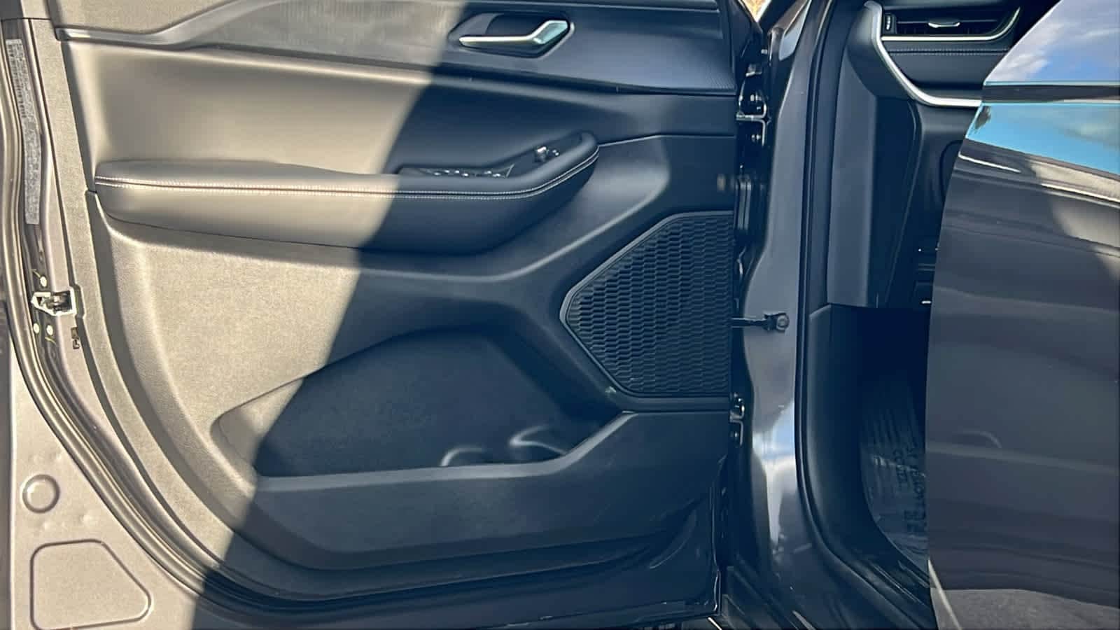 Thumbnail: 2026 Jeep Grand Cherokee - 23