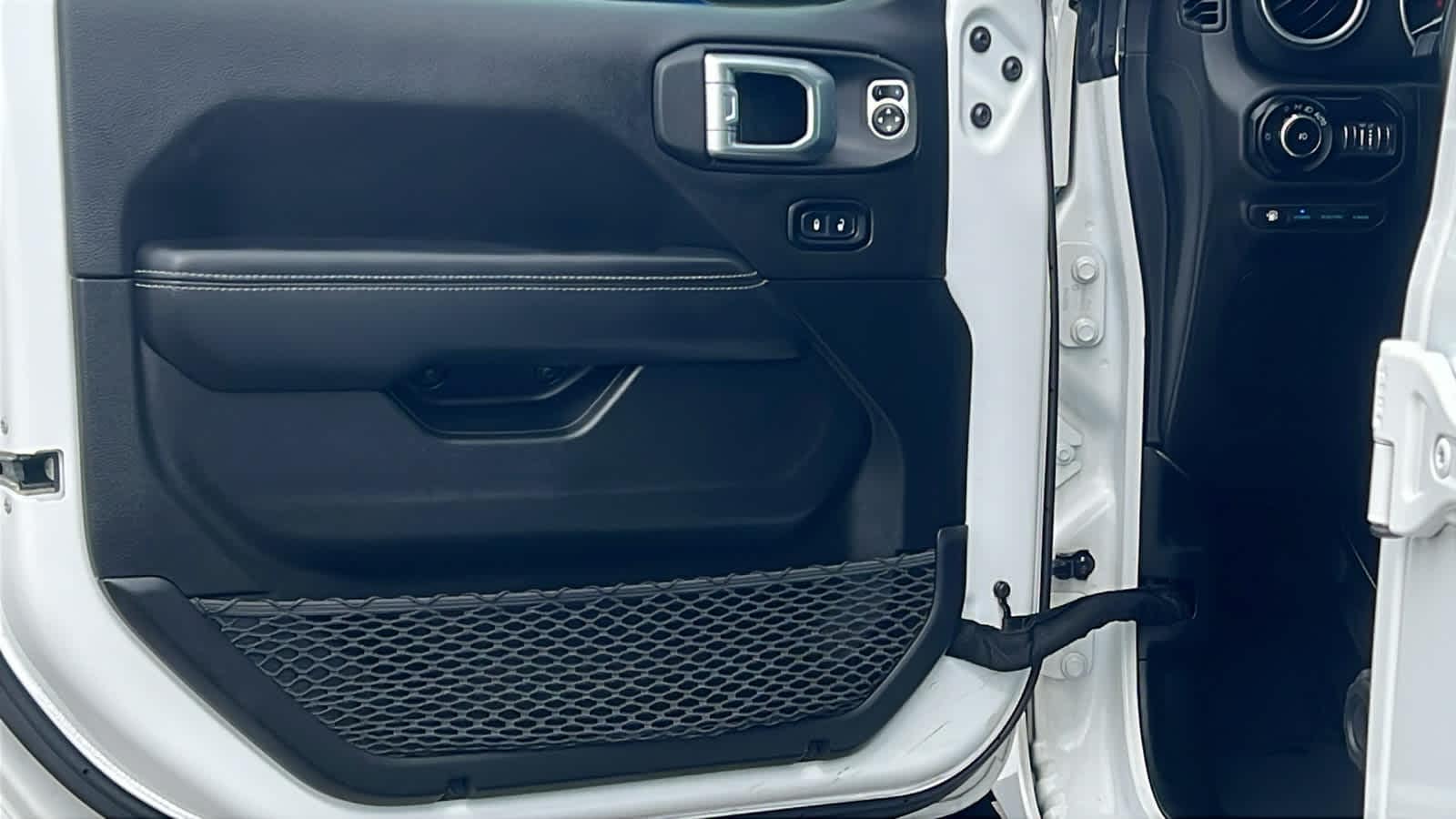 Thumbnail: 2021 Jeep Wrangler - 23