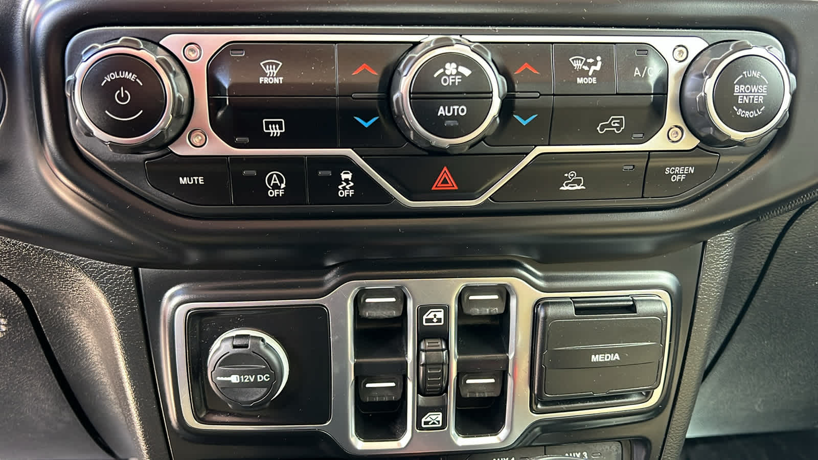 Thumbnail: 2020 Jeep Gladiator - 14