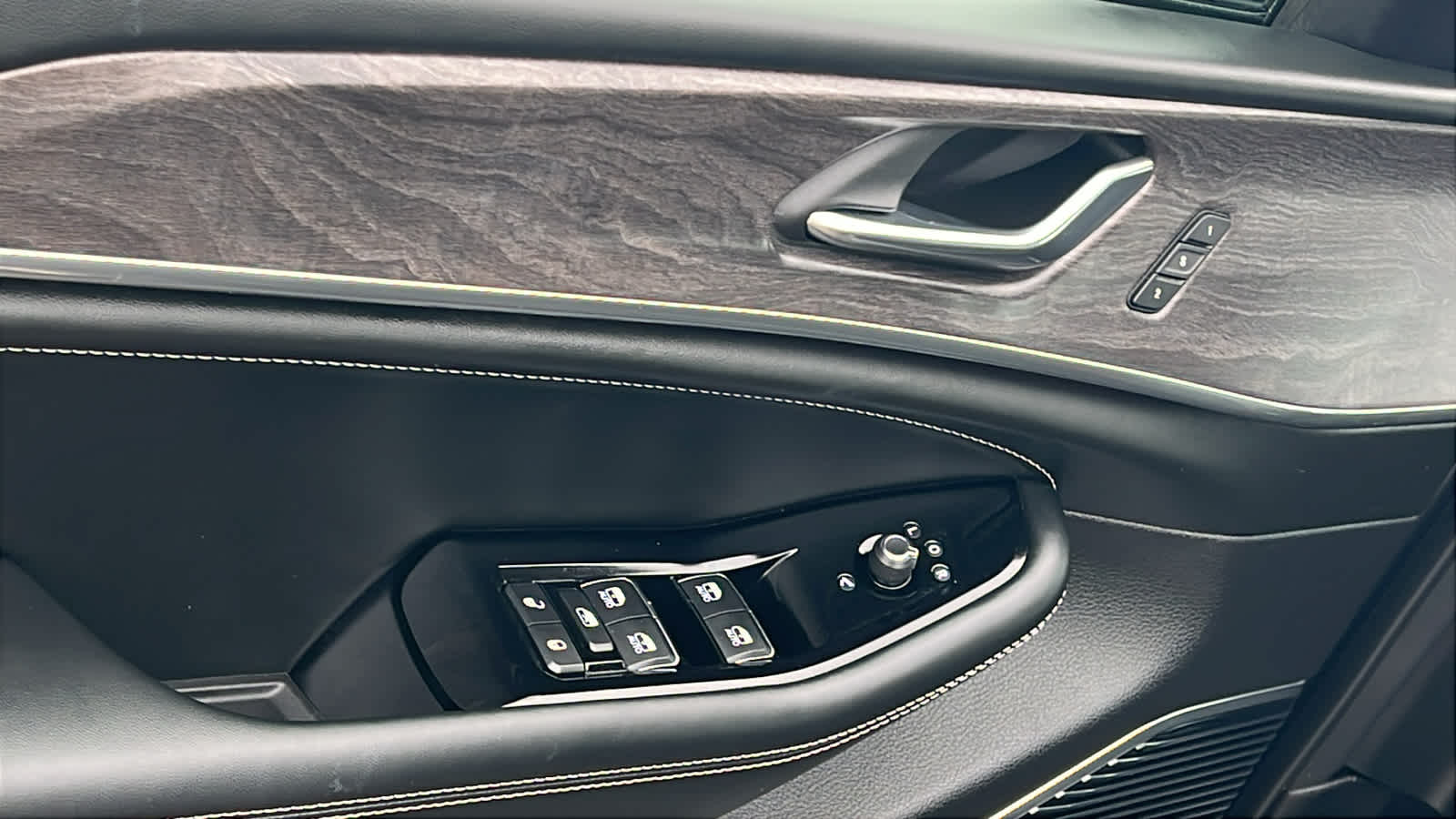 Thumbnail: 2024 Jeep Grand Cherokee - 22