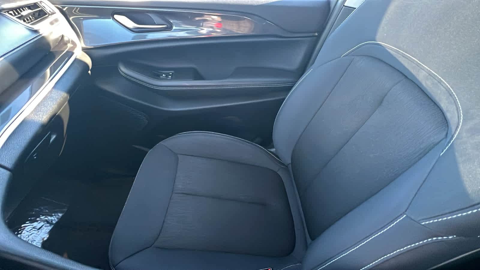 Thumbnail: 2023 Jeep Grand Cherokee - 12